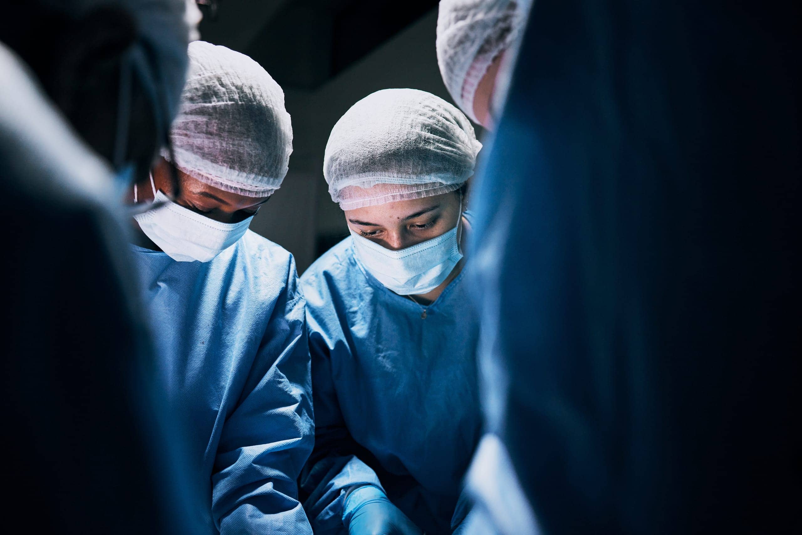 Surgical team working together in an operating theatre